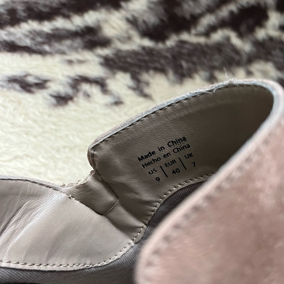 Heeled light brown suede booties - Picture 3 of 3